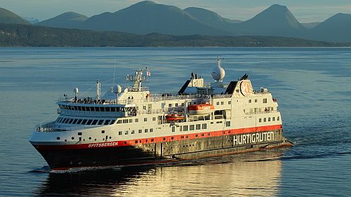 Hurtigrutenschiff Spitzbergen 500px